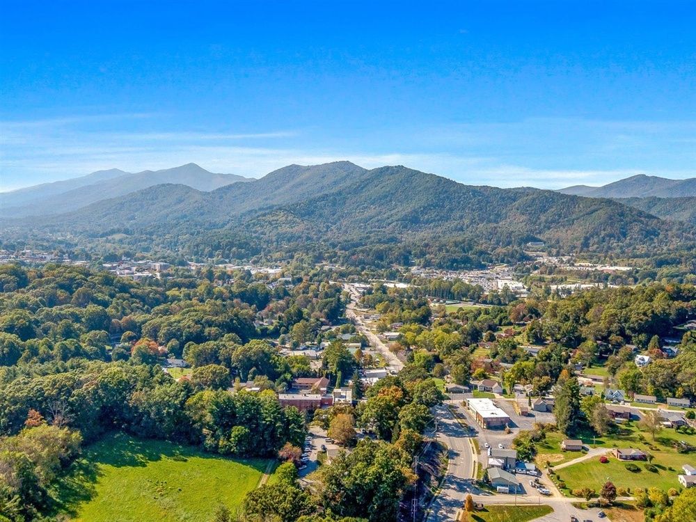 237 Ratcliff Cove Rd., Waynesville, NC 28786